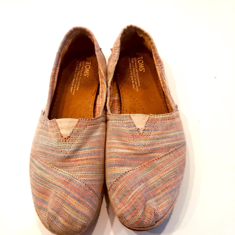 Classic TOMS slip-ons. Tweed sole with a colorful summer pastel palate
